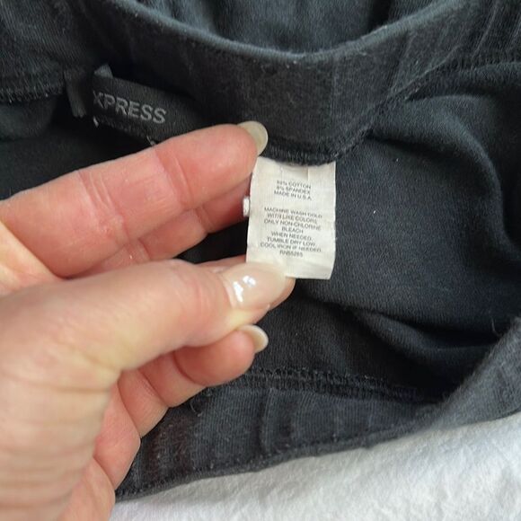 Classic Black Cropped Leggings - Picture 4 of 5